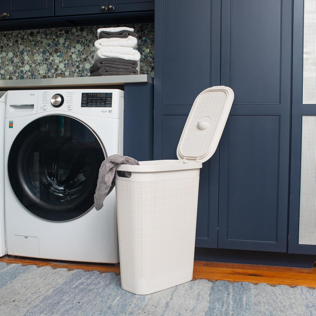 Mind Reader Slim Laundry Hamper with Lid, 40L Clothes Basket, Linen Design, Plastic, Ivory